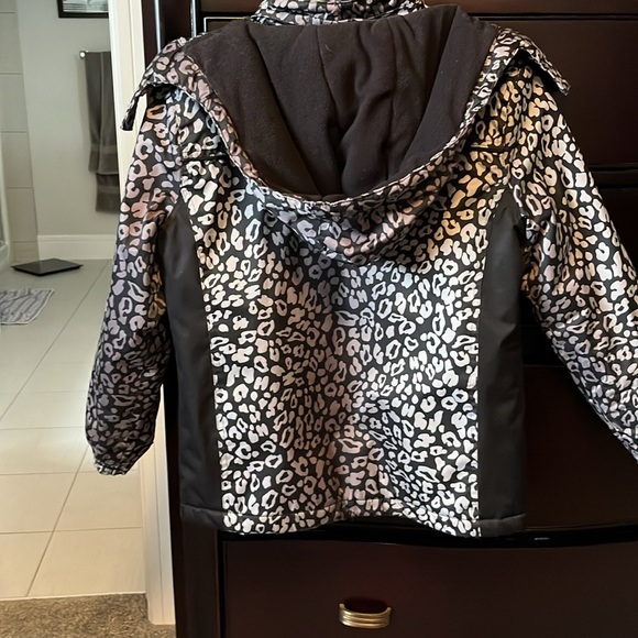 Youth winter jacket with hood, size M (10/12); black and cheetah print - Picture 2 of 2